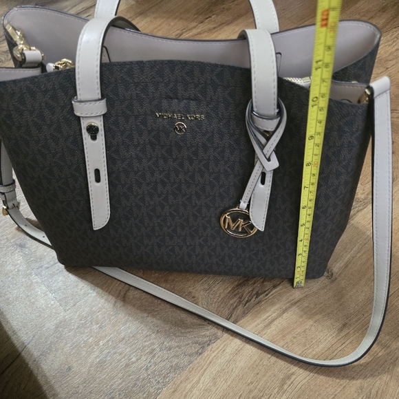 Michael Kors Medium Tote - Picture 15 of 16